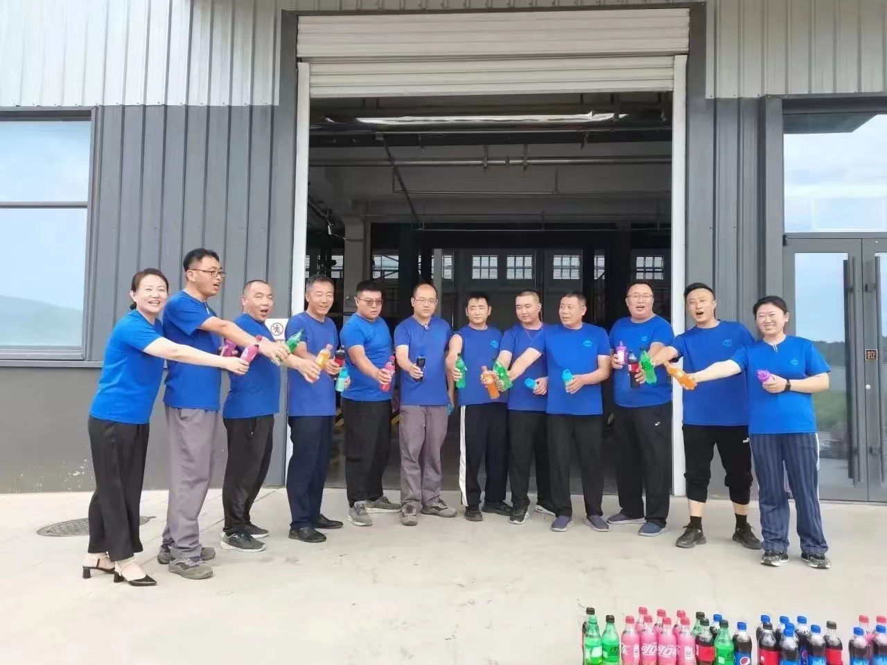 联桥新材工会慰问活动||“关爱员工，夏送清凉”